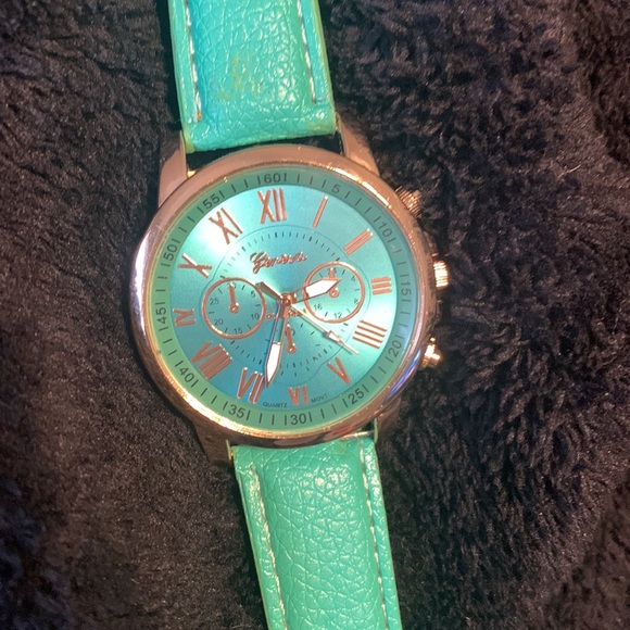 Green Geneva Watch - Picture 3 of 4